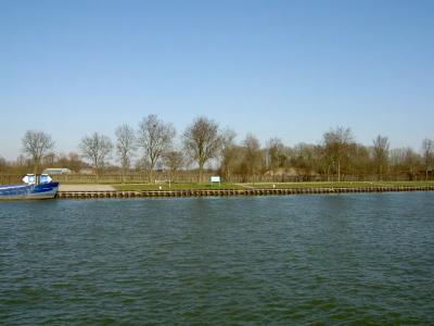 Houten    .JPG